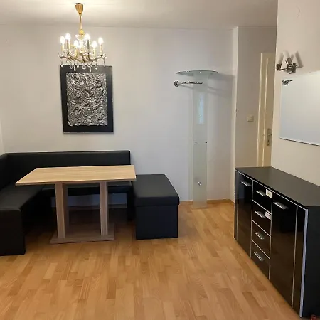 Spacious 2 Bedroom Zell-am-see Town Center 公寓 *
