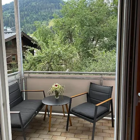Spacious 2 Bedroom Zell-am-see Town Center 滨湖采尔